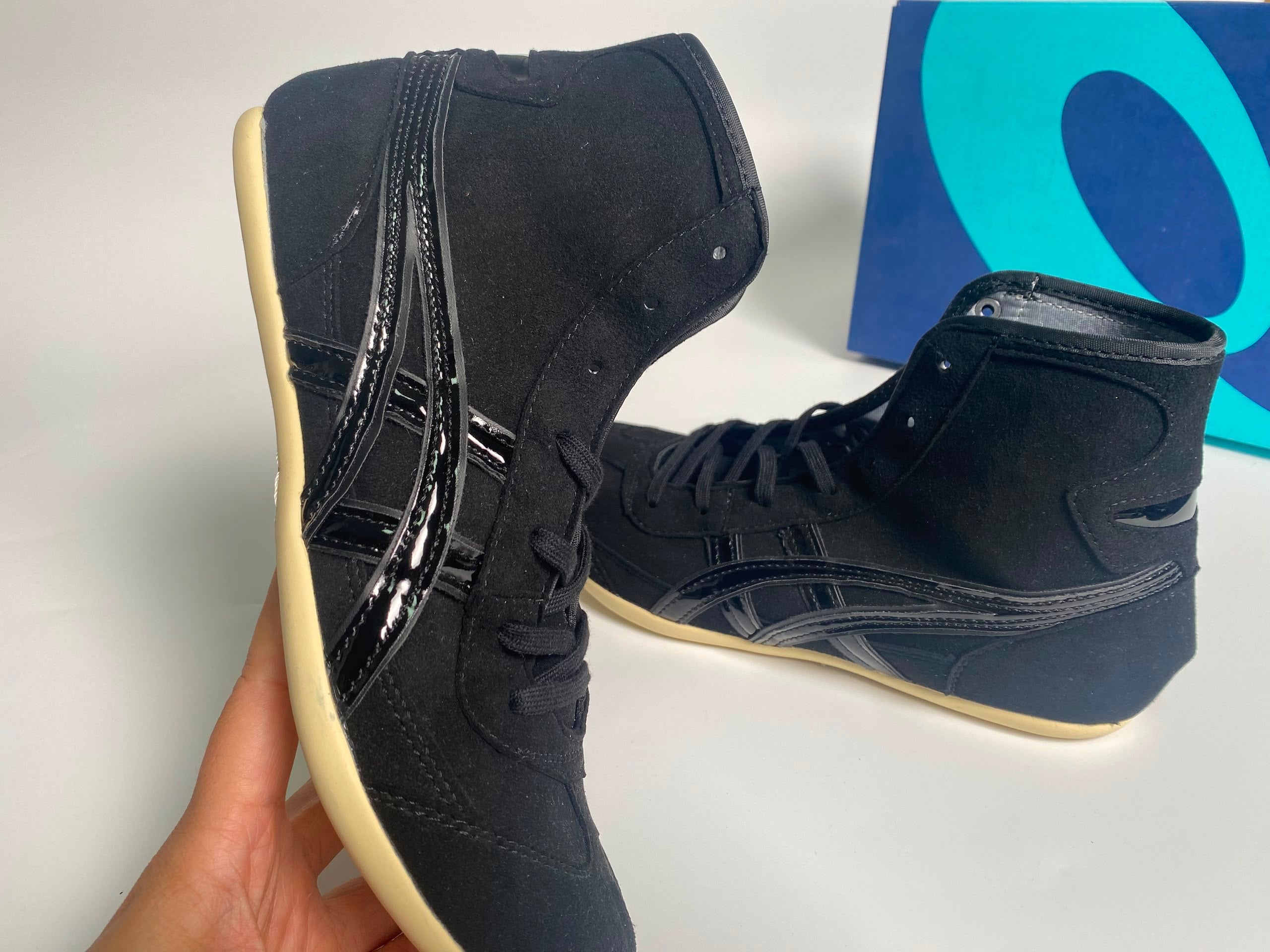 ASICS TIGERS BLACK