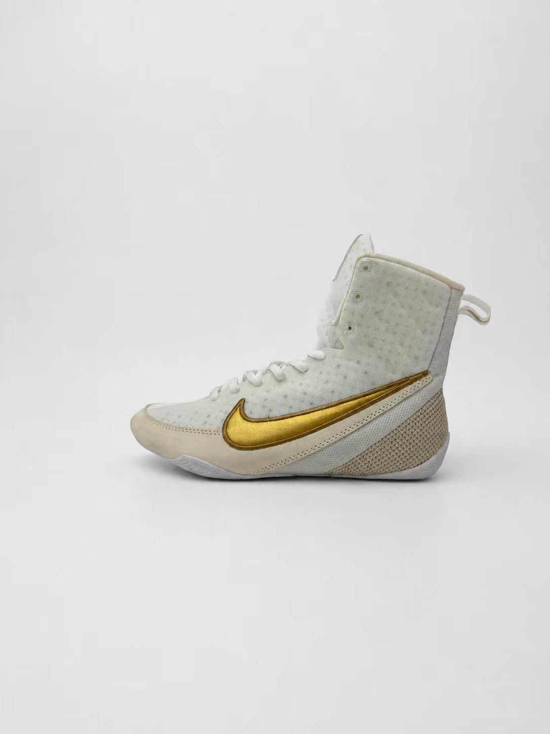 NIKE MACHOMAI 3 BOXING BOOTS - WHITE/GOLD
