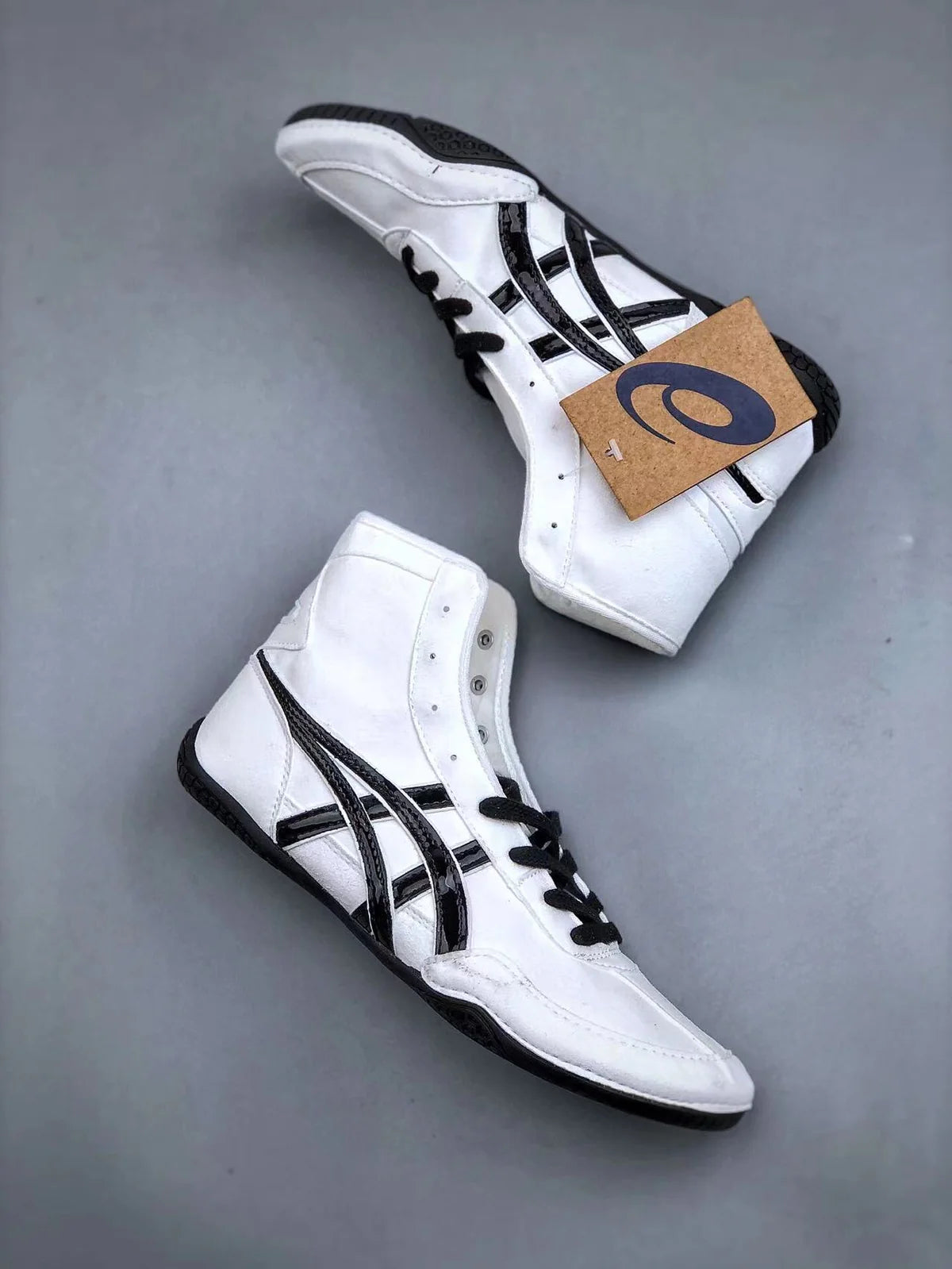 ASICS TIGERS TWR 900 WHITE AND BLACK