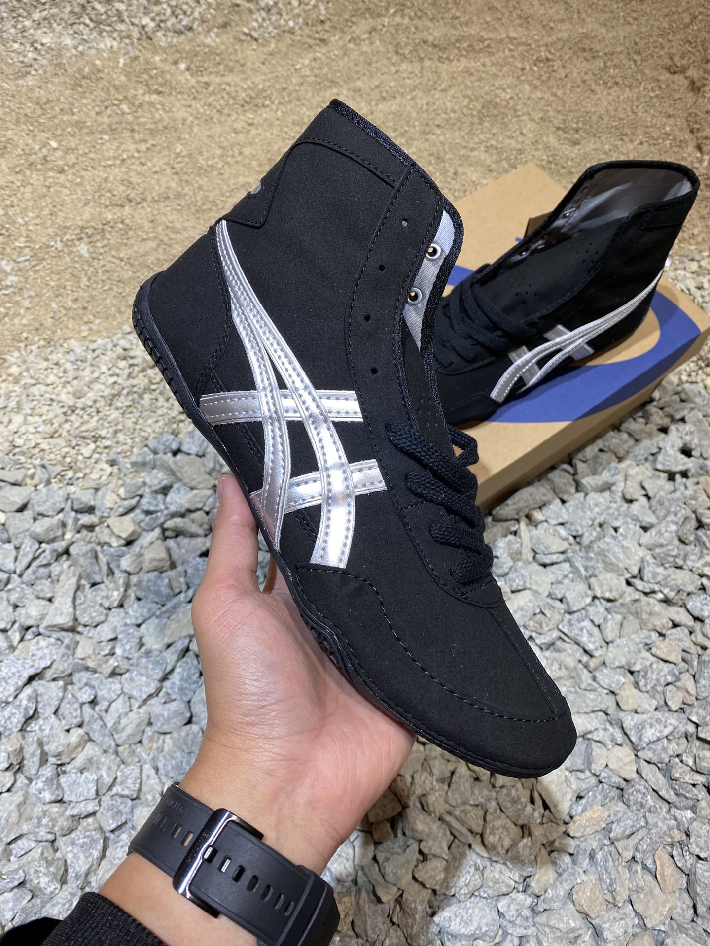 ASICS TIGERS TWR 900 BLACK AND GREY