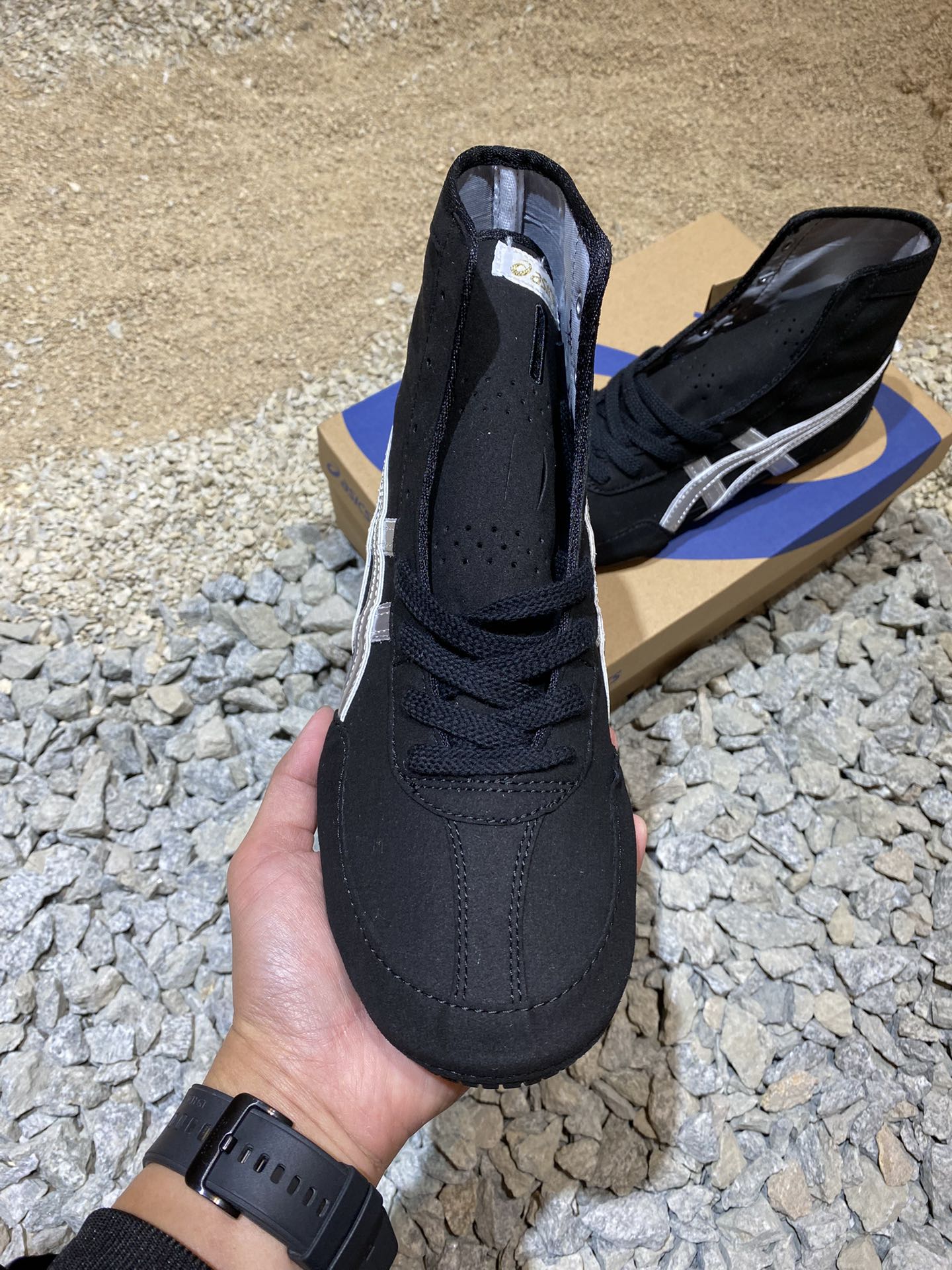 ASICS TIGERS TWR 900 BLACK AND GREY
